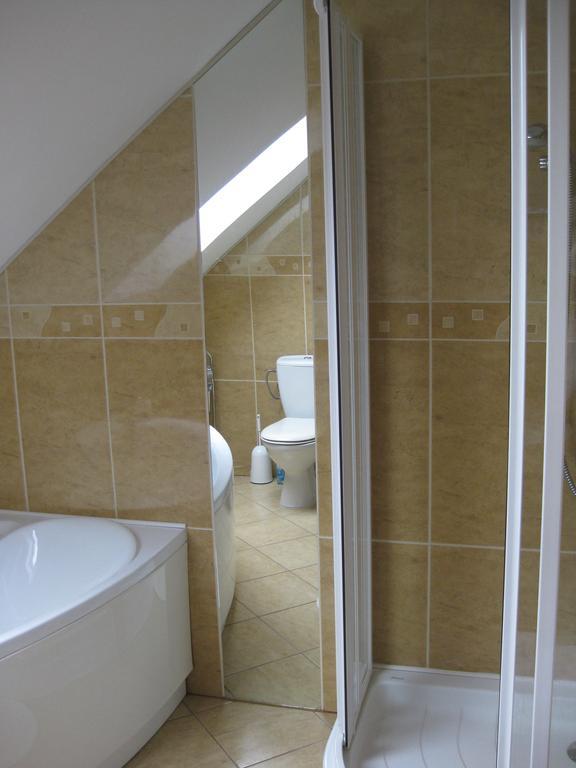 Pokoje Goscinne Pod Palmami Busko-Zdrój Habitación foto