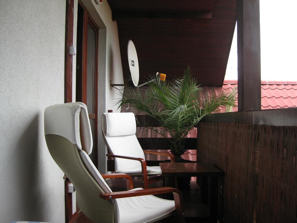 Pokoje Goscinne Pod Palmami Busko-Zdrój Exterior foto